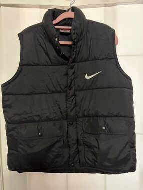 Nike Black Quilted Puffer Vest with Contrasting Swoosh Ptp 22.5”